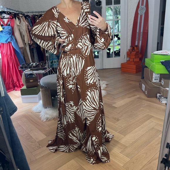 Dresses & Skirts - Size Medium New hutch dress